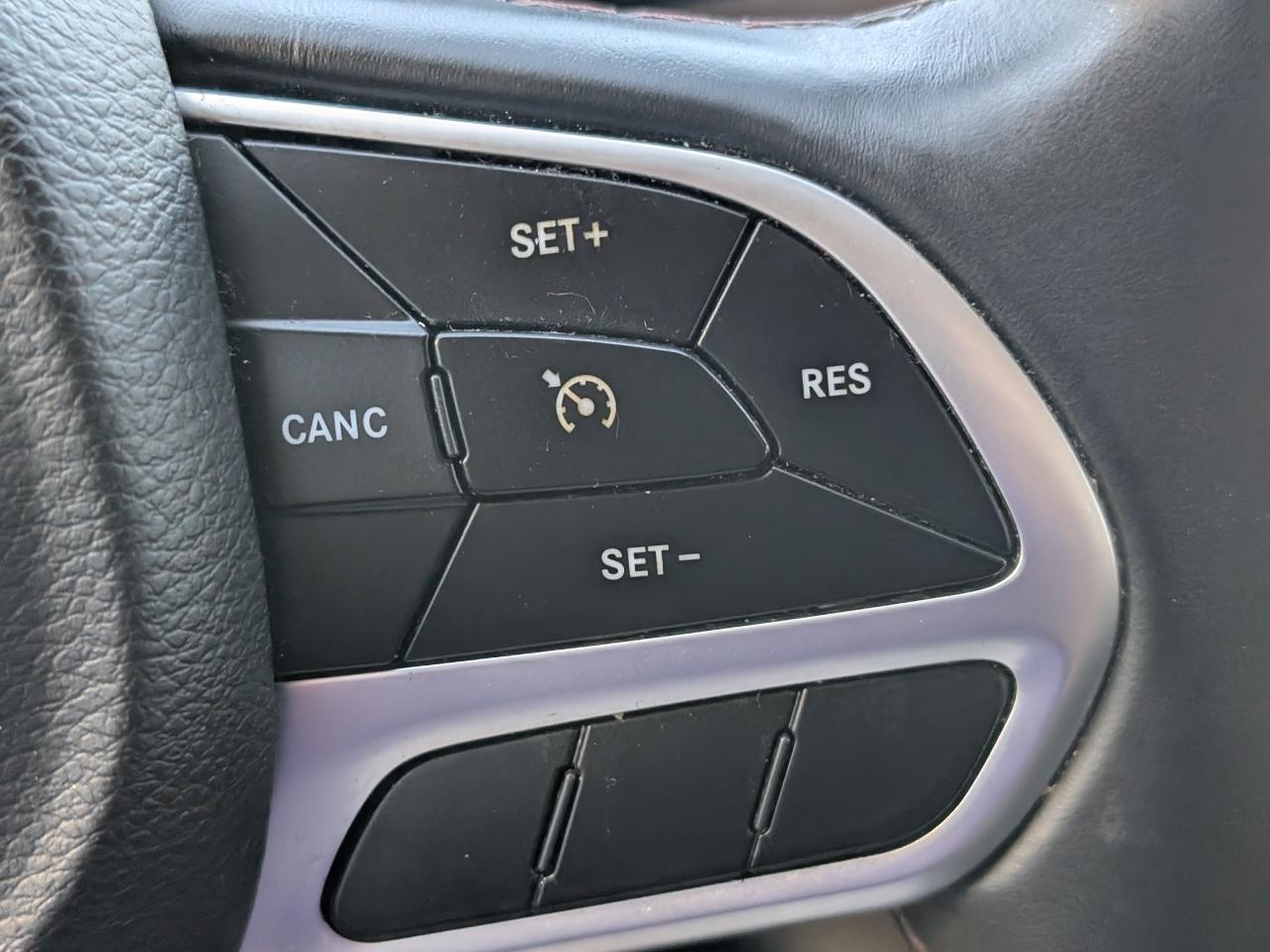 Chrysler Pacifica photo 13