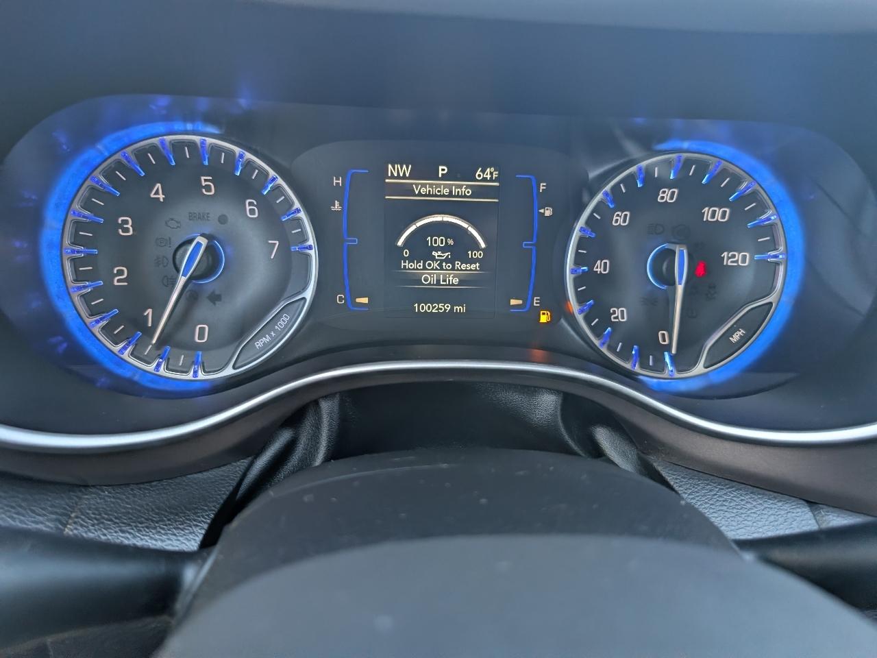 Chrysler Pacifica photo 14