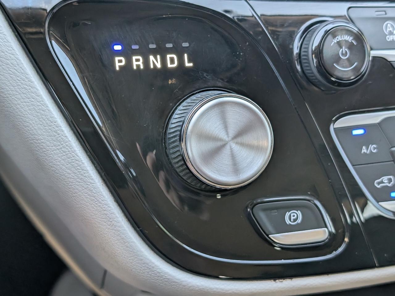 Chrysler Pacifica photo 20