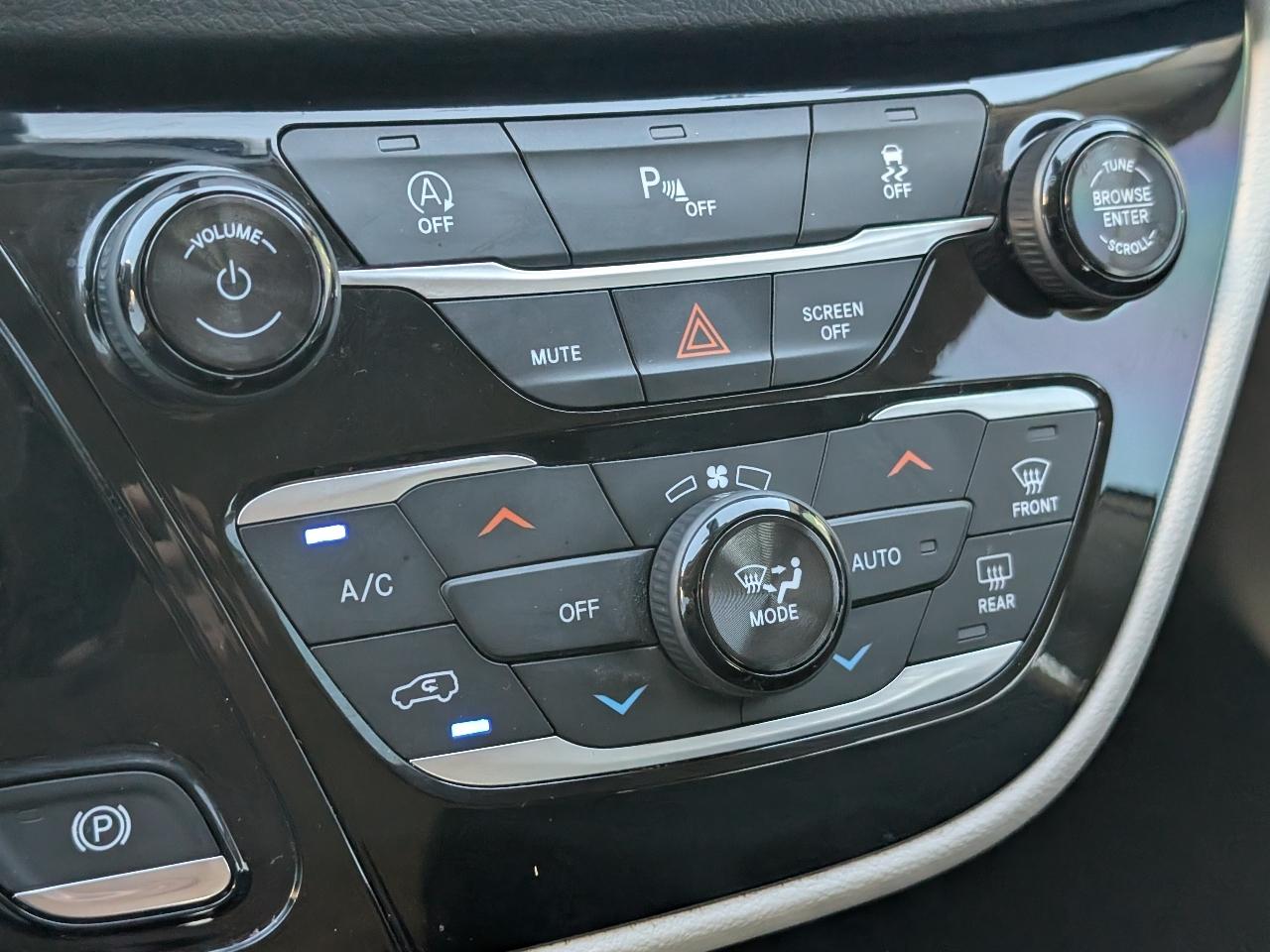Chrysler Pacifica photo 21