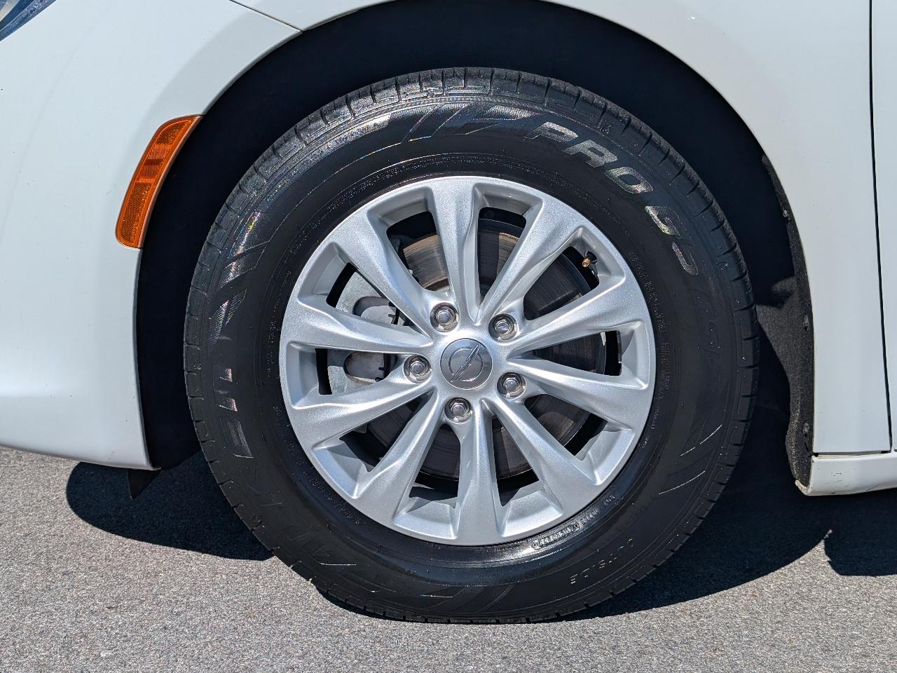 Chrysler Pacifica photo 25