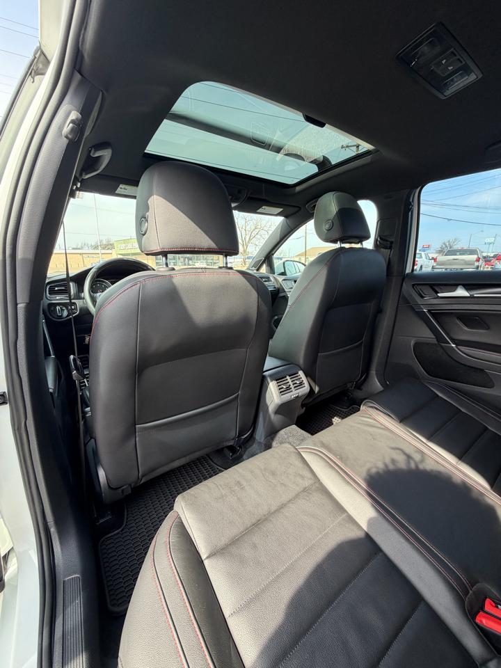 Volkswagen GTI SE 6A 4-Door 2016