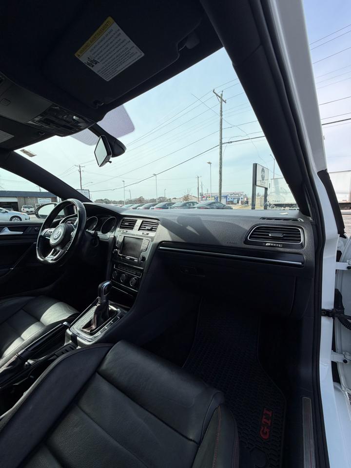 Volkswagen GTI SE 6A 4-Door 2016