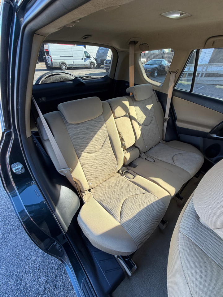 Toyota RAV4 Base I4 2WD 2010