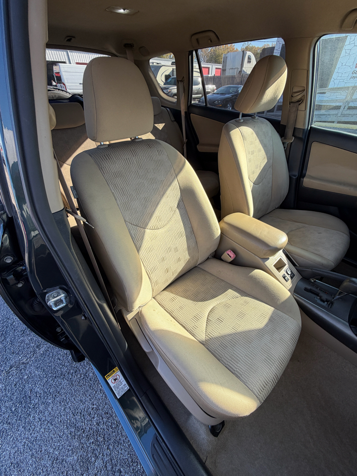 Toyota RAV4 Base I4 2WD 2010