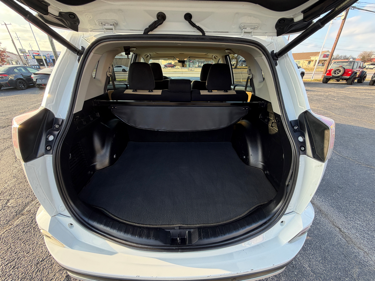 Toyota RAV4 XLE FWD 2016