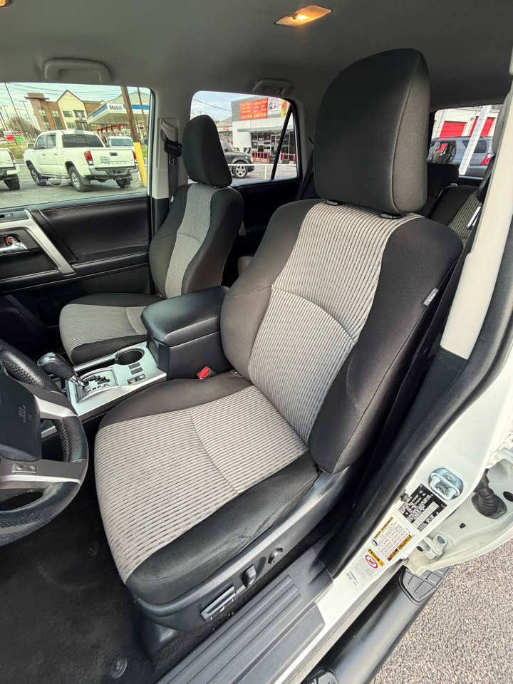 Toyota 4Runner SR5 2WD 2017