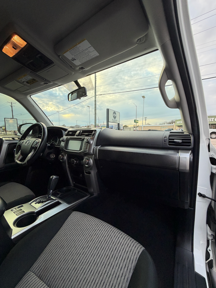 Toyota 4Runner SR5 2WD 2017