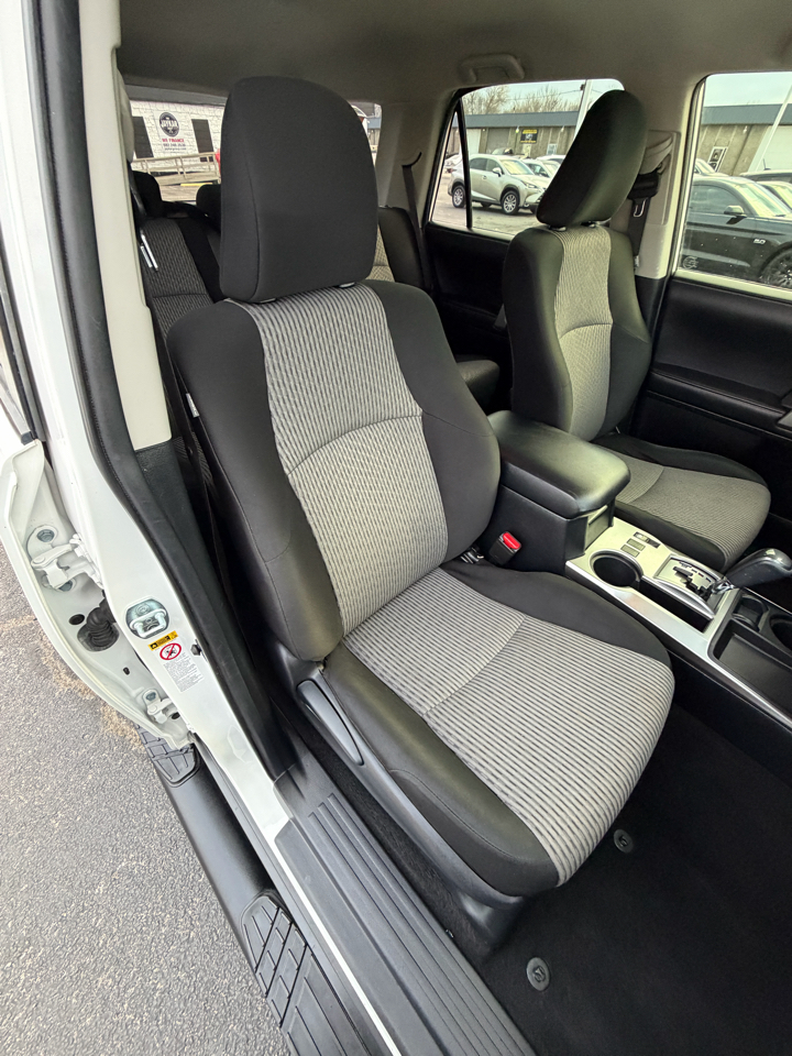 Toyota 4Runner SR5 2WD 2017