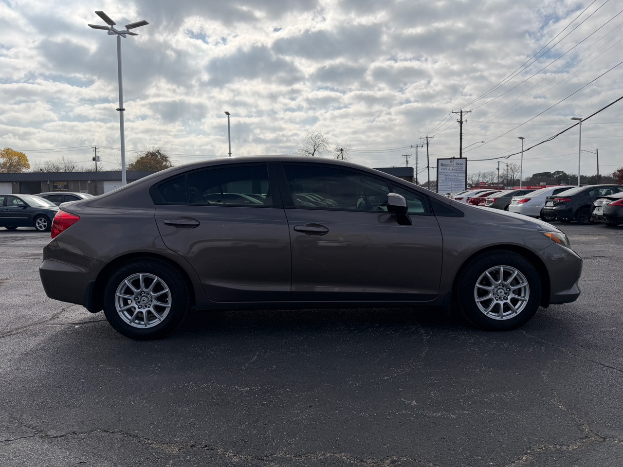 Honda Civic LX Sedan 5-Speed AT 2012