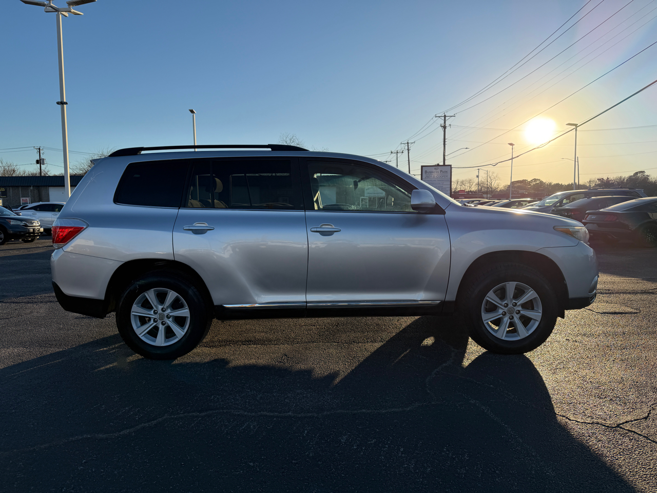 Toyota Highlander Base 2WD I4 2012