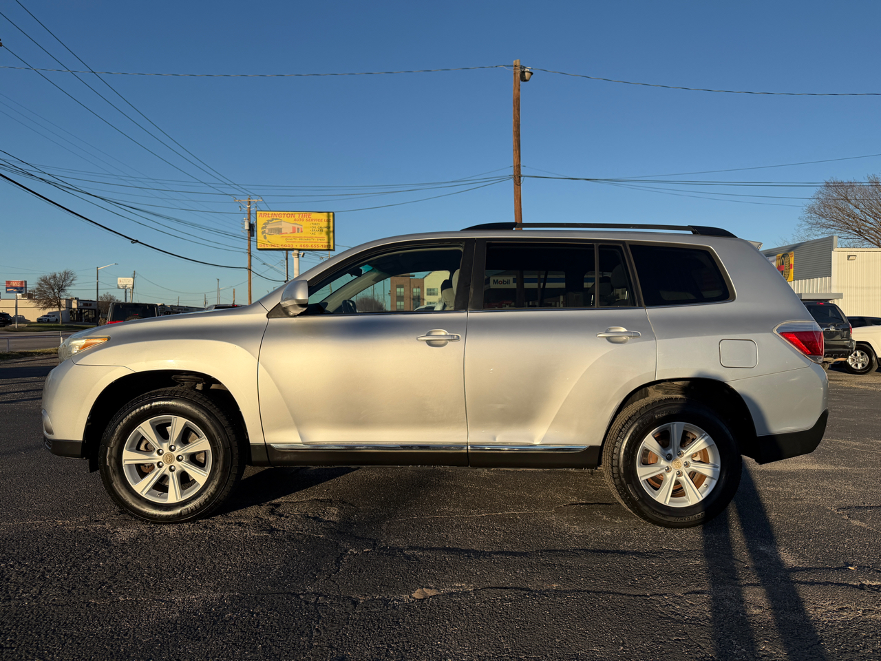 Toyota Highlander Base 2WD I4 2012