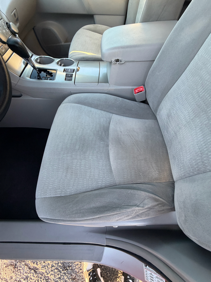 Toyota Highlander Base 2WD I4 2012