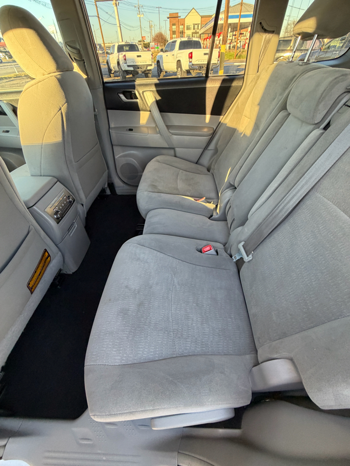 Toyota Highlander Base 2WD I4 2012