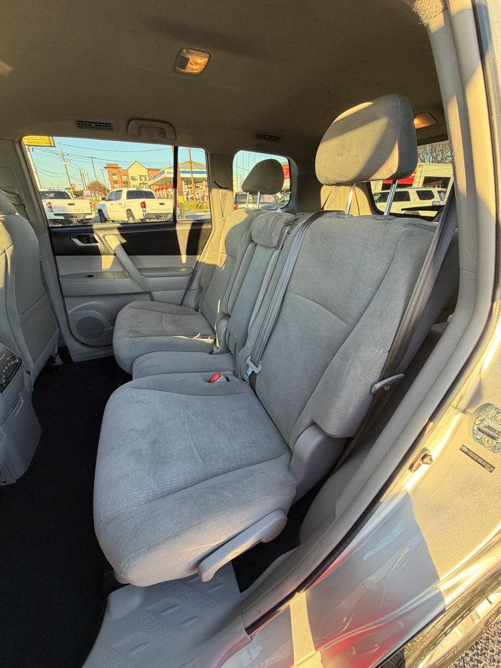 Toyota Highlander Base 2WD I4 2012