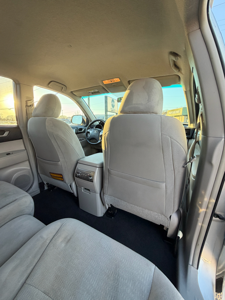 Toyota Highlander Base 2WD I4 2012