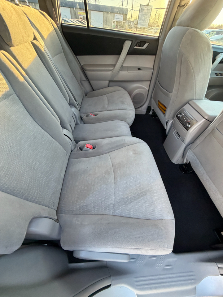 Toyota Highlander Base 2WD I4 2012