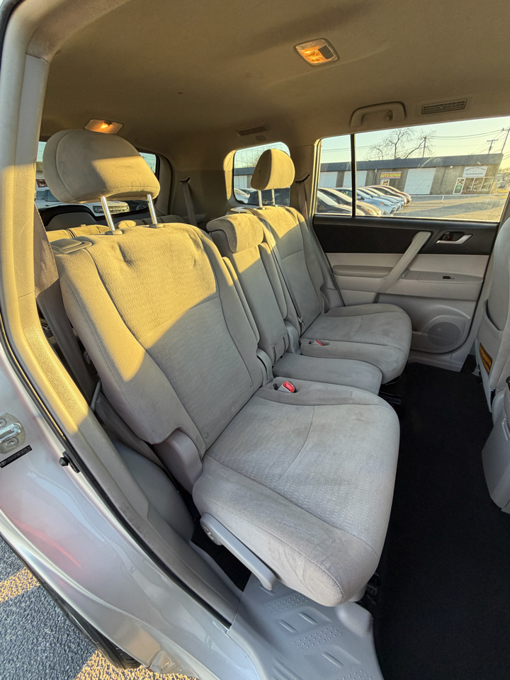 Toyota Highlander Base 2WD I4 2012