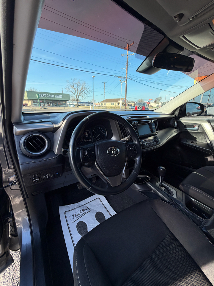 Toyota RAV4 XLE FWD 2017