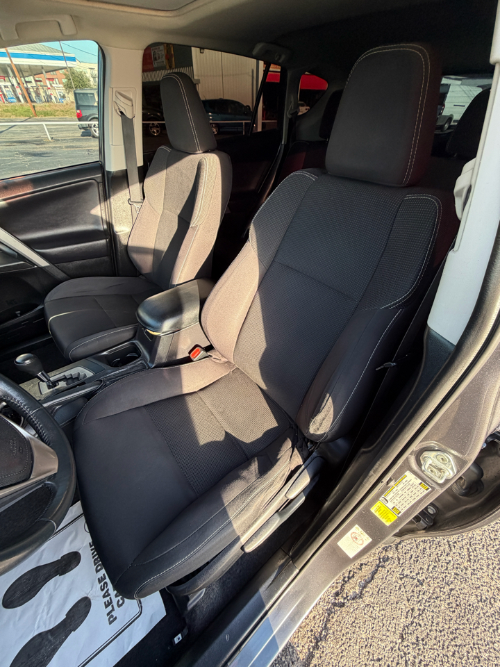 Toyota RAV4 XLE FWD 2017