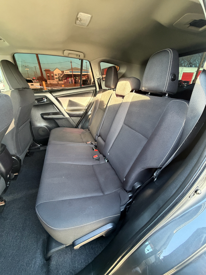 Toyota RAV4 XLE FWD 2017