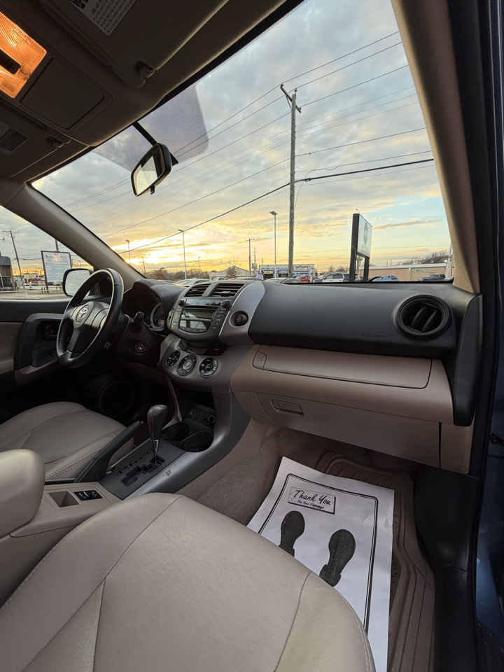 Toyota RAV4 Limited V6 2WD 2006