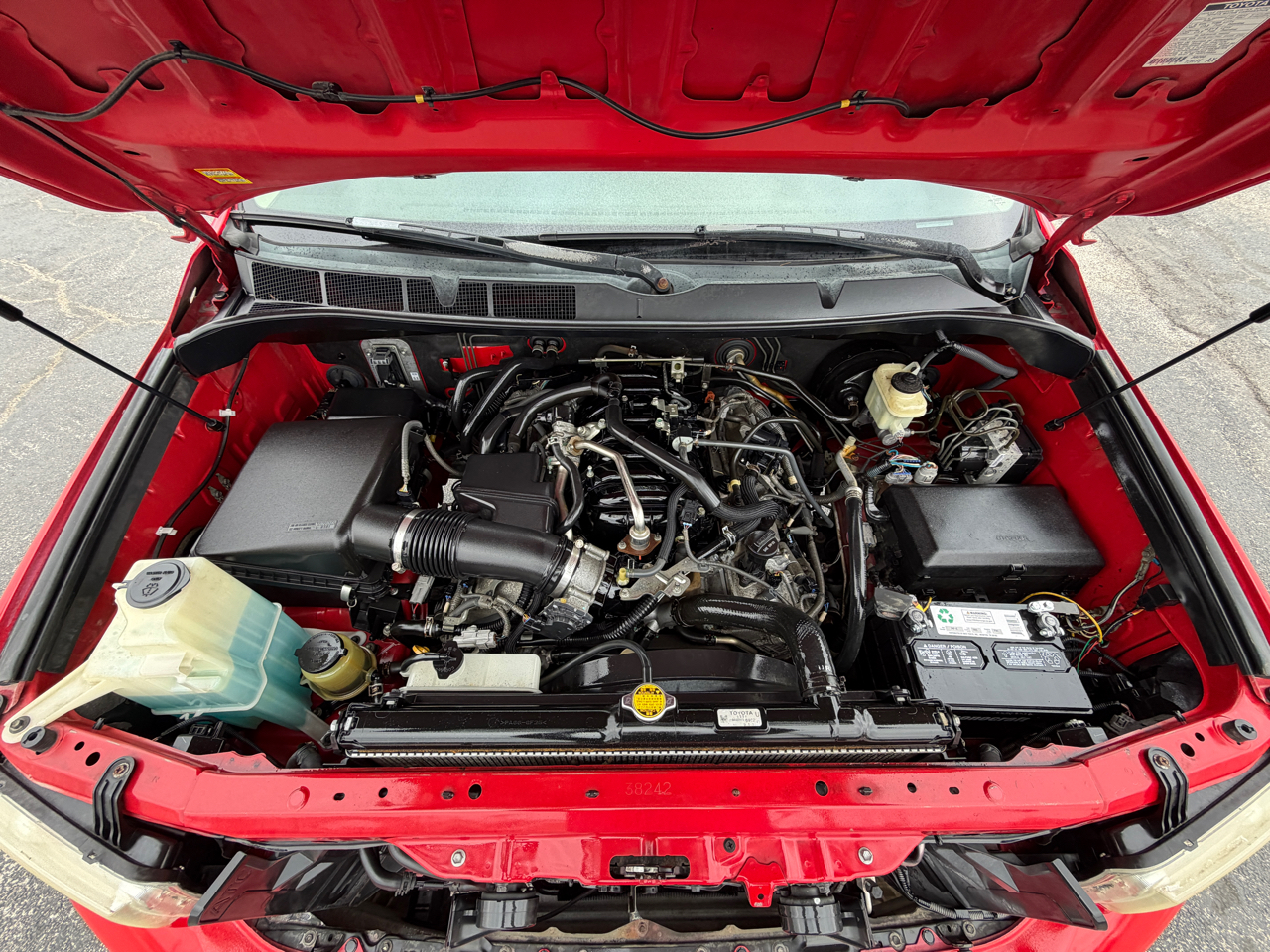 Toyota Tundra Tundra-Grade CrewMax 4.6L 2WD 2010