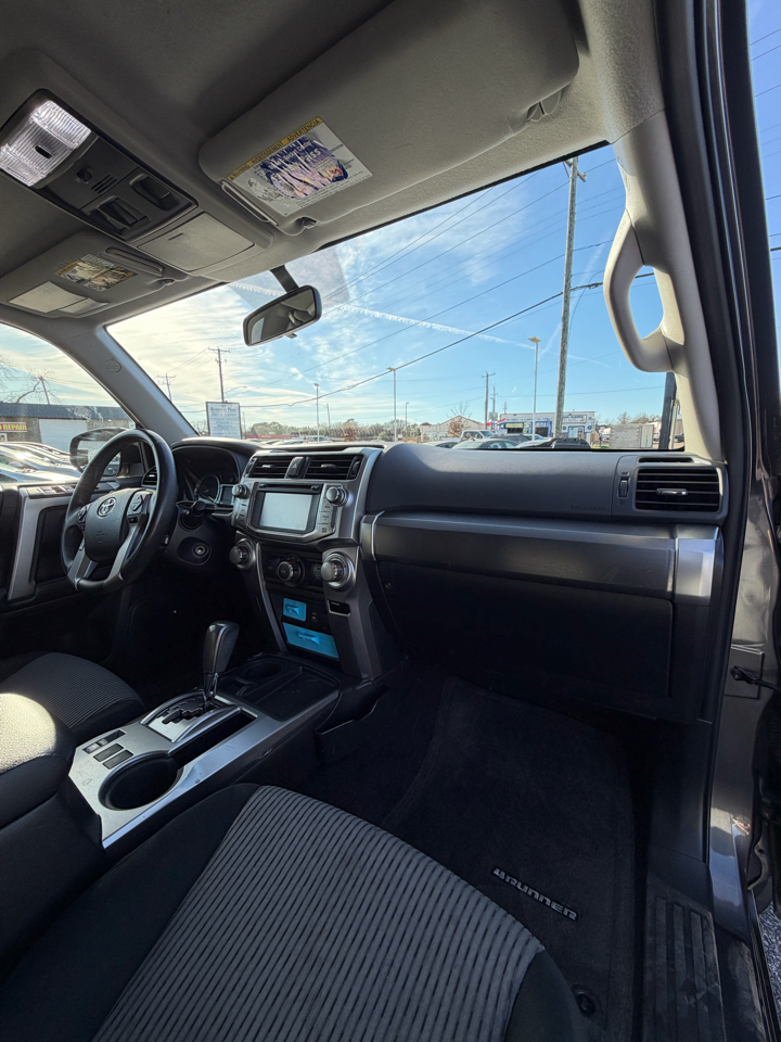 Toyota 4Runner SR5 2WD 2014