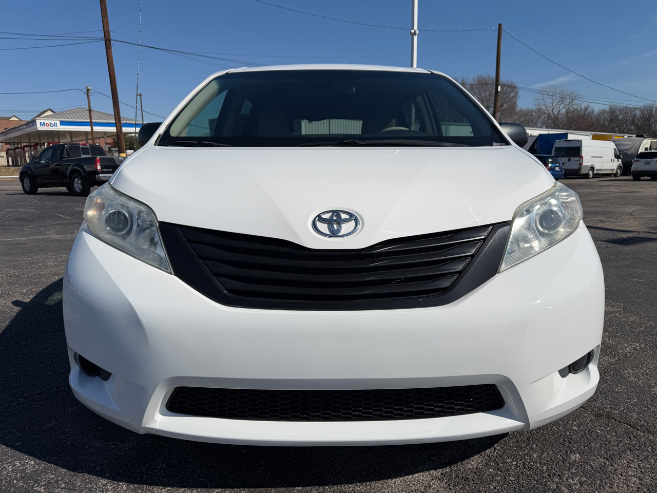 Toyota Sienna Base V6 2011