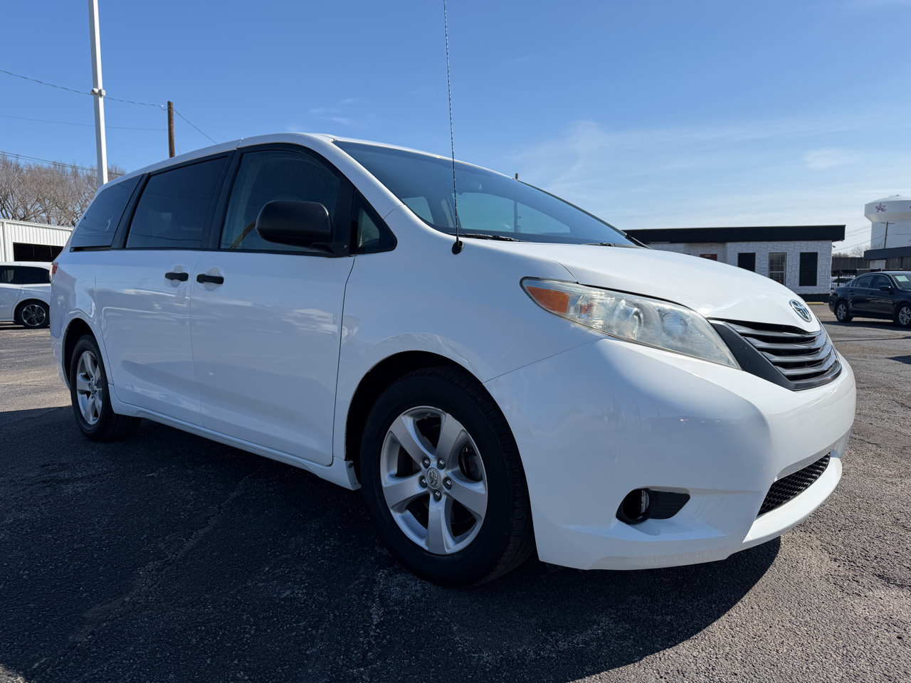 Toyota Sienna Base V6 2011