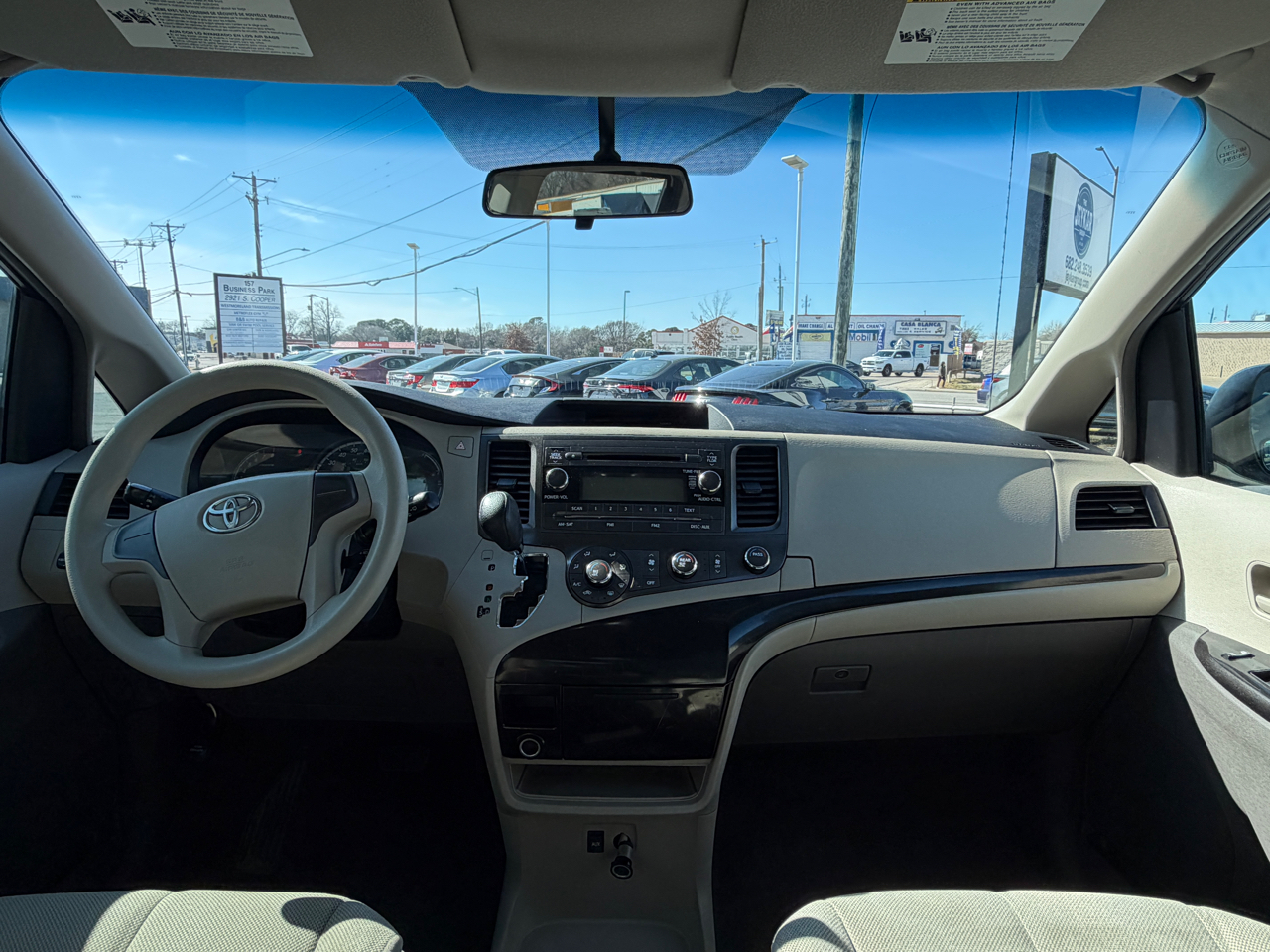 Toyota Sienna Base V6 2011