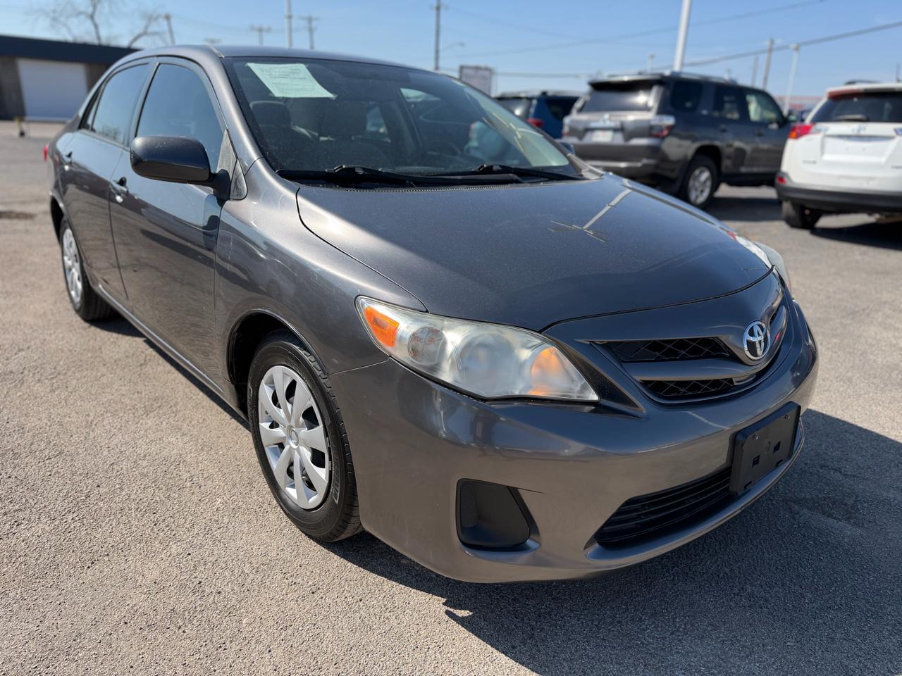 Toyota Corolla Base 5-Speed MT 2011