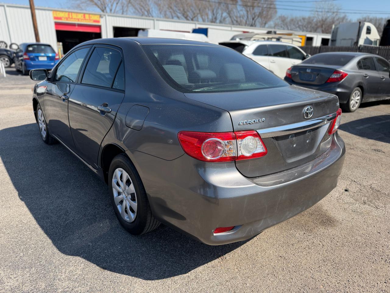 Toyota Corolla Base 5-Speed MT 2011