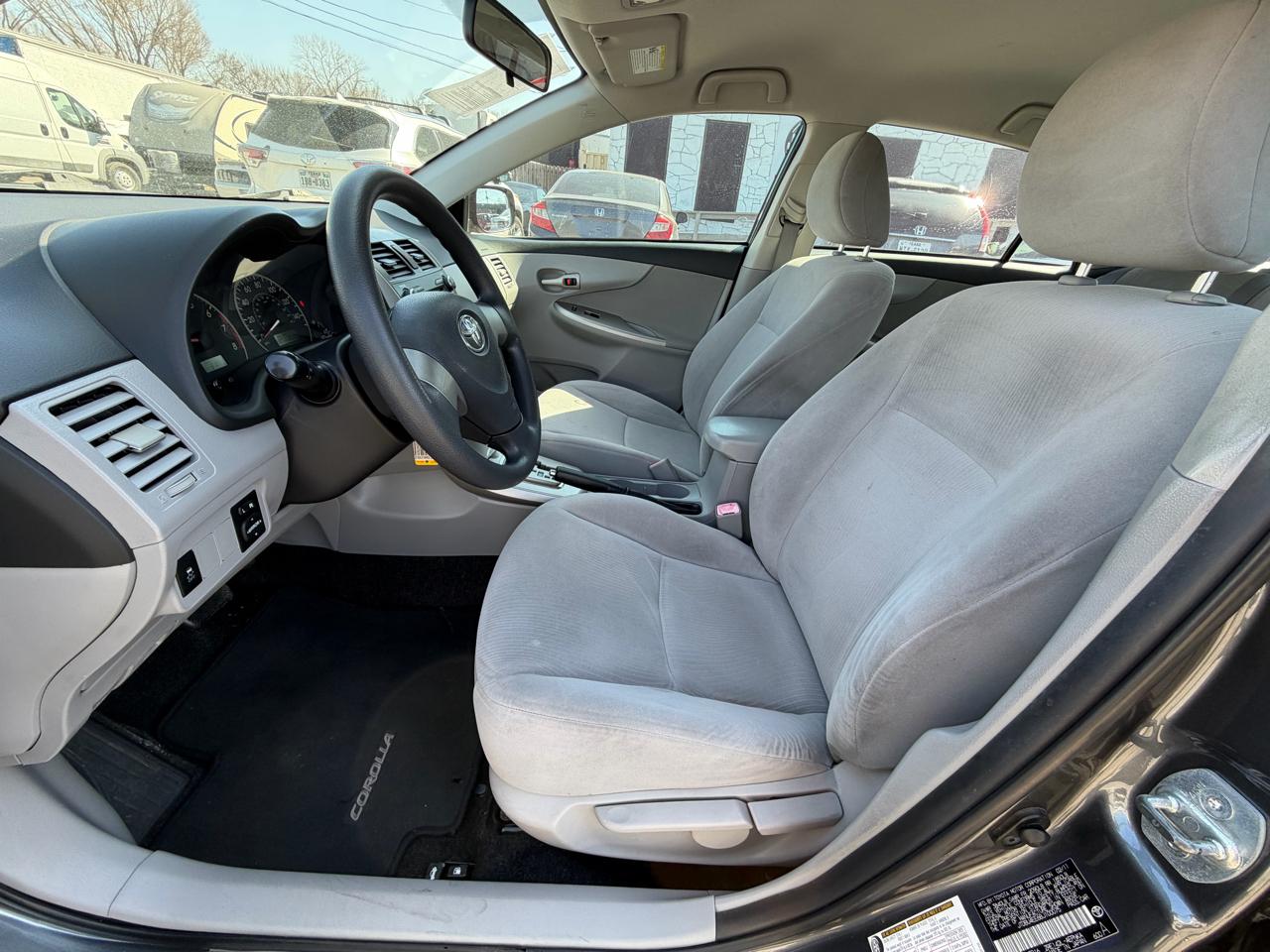 Toyota Corolla Base 5-Speed MT 2011