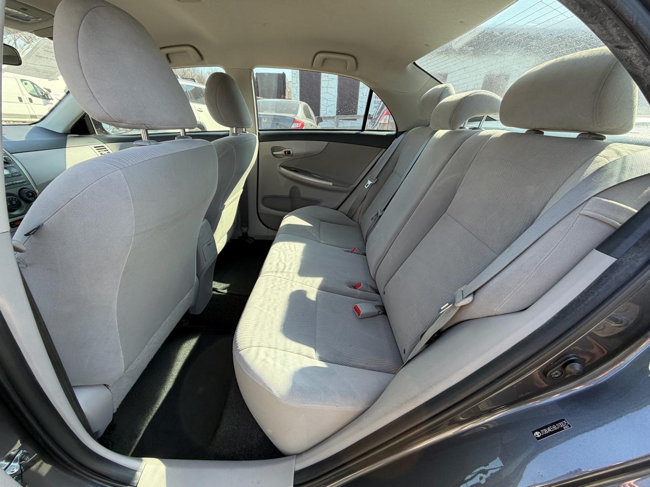 Toyota Corolla Base 5-Speed MT 2011