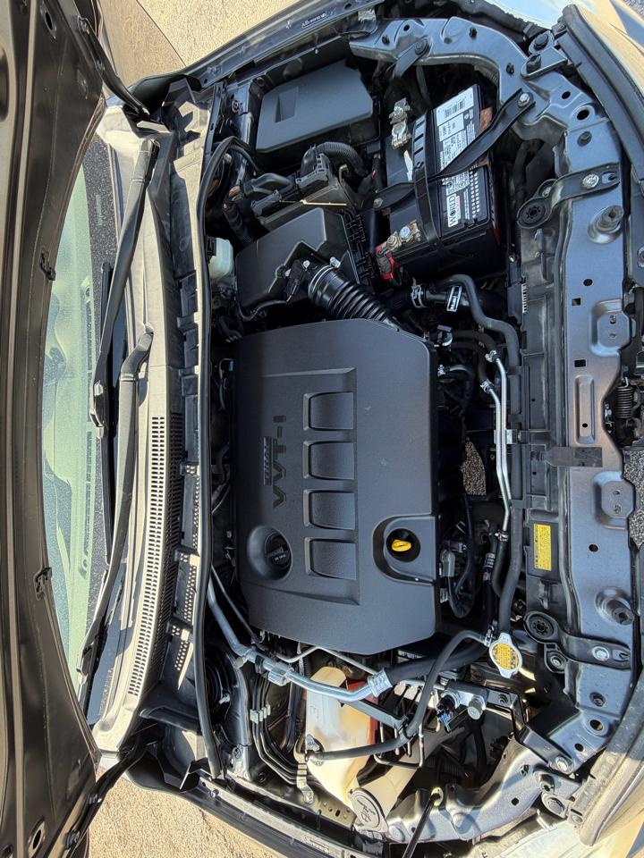 Toyota Corolla Base 5-Speed MT 2011