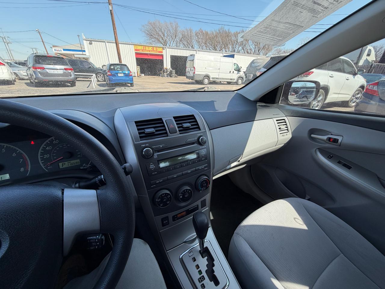 Toyota Corolla Base 5-Speed MT 2011