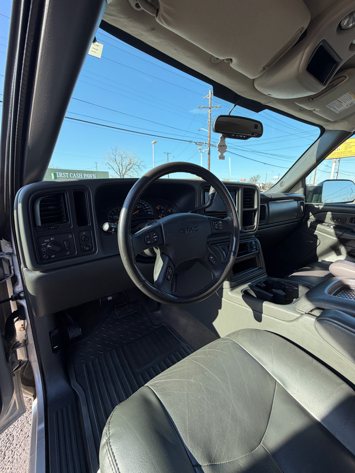 GMC Sierra 2500HD Crew Cab Short Bed 2WD 2004