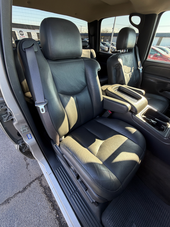 GMC Sierra 2500HD Crew Cab Short Bed 2WD 2004