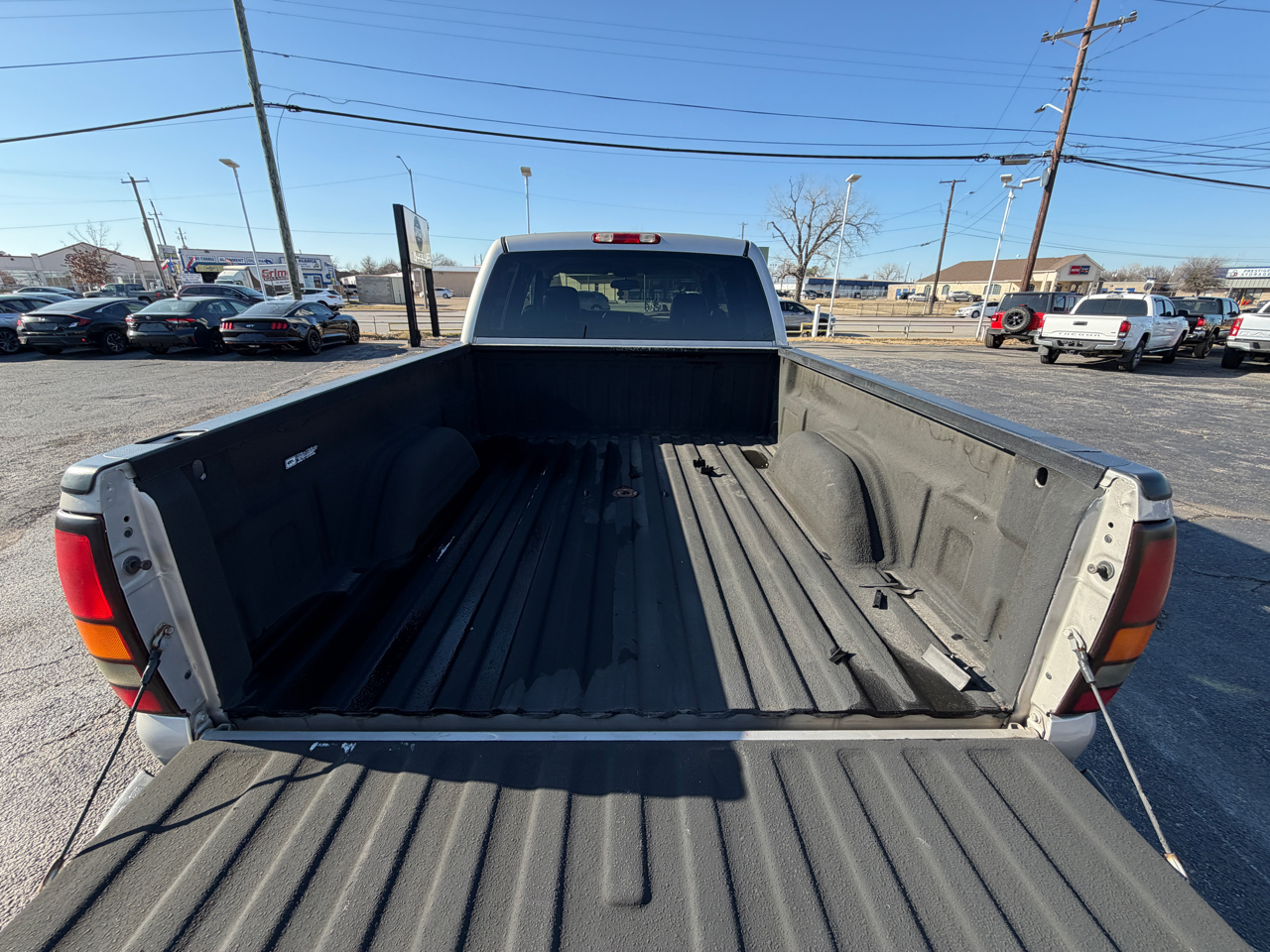 GMC Sierra 2500HD Crew Cab Short Bed 2WD 2004