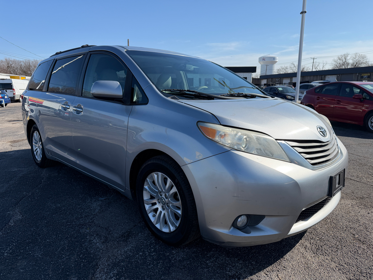 Toyota Sienna XLE FWD 8-Passenger V6 2012