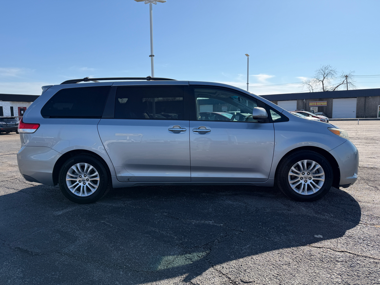 Toyota Sienna XLE FWD 8-Passenger V6 2012