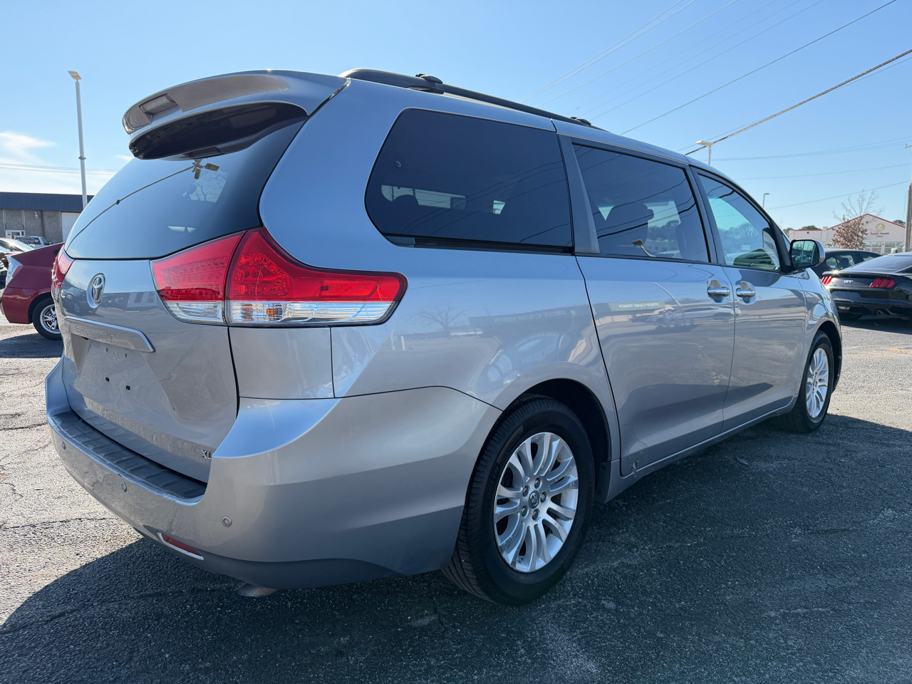 Toyota Sienna XLE FWD 8-Passenger V6 2012