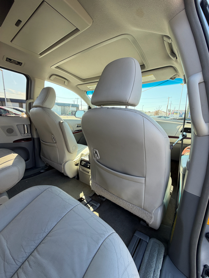 Toyota Sienna XLE FWD 8-Passenger V6 2012