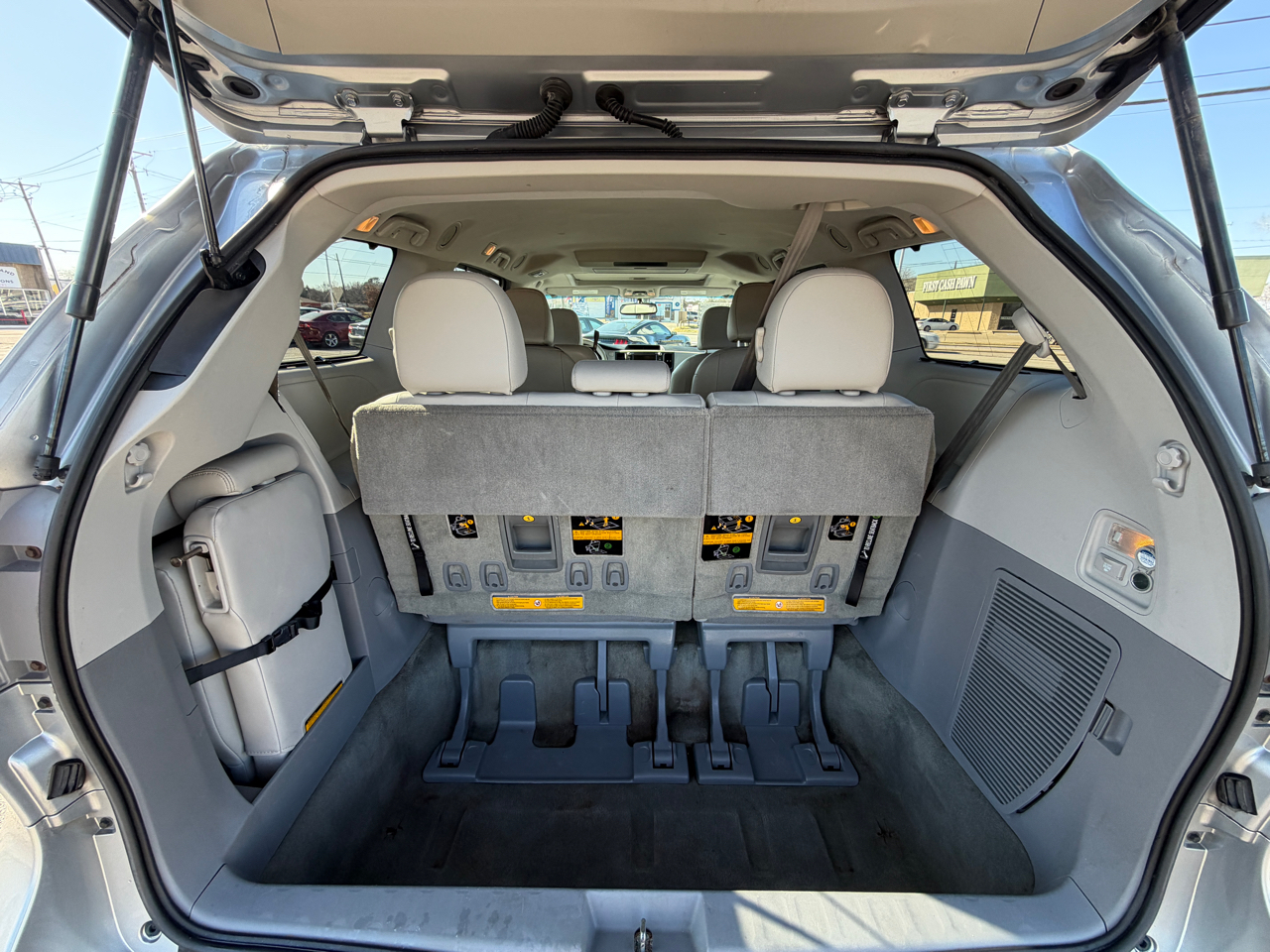 Toyota Sienna XLE FWD 8-Passenger V6 2012