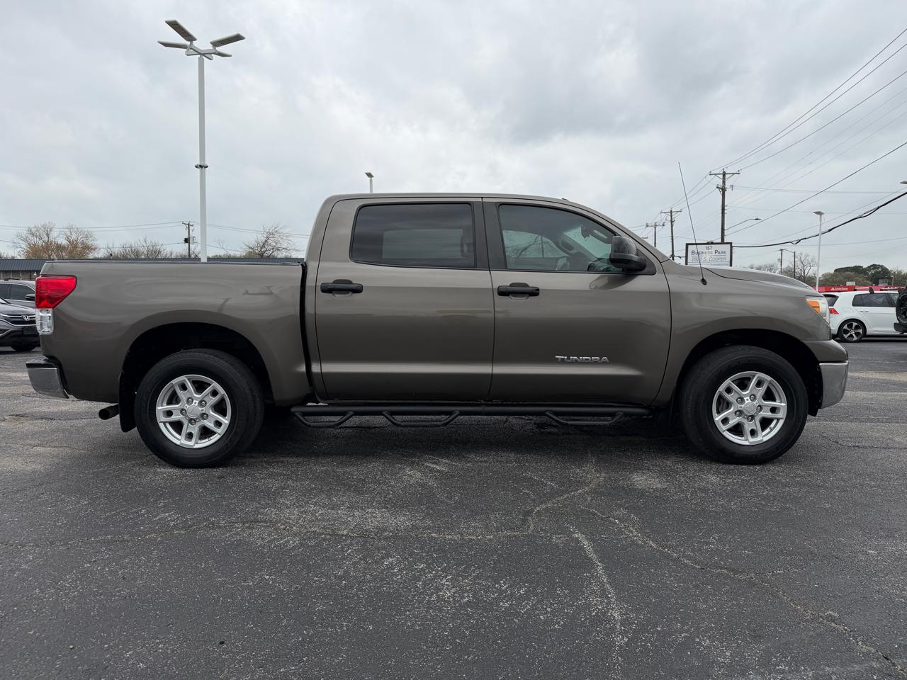 Toyota Tundra Tundra-Grade CrewMax 4.6L 2WD 2013