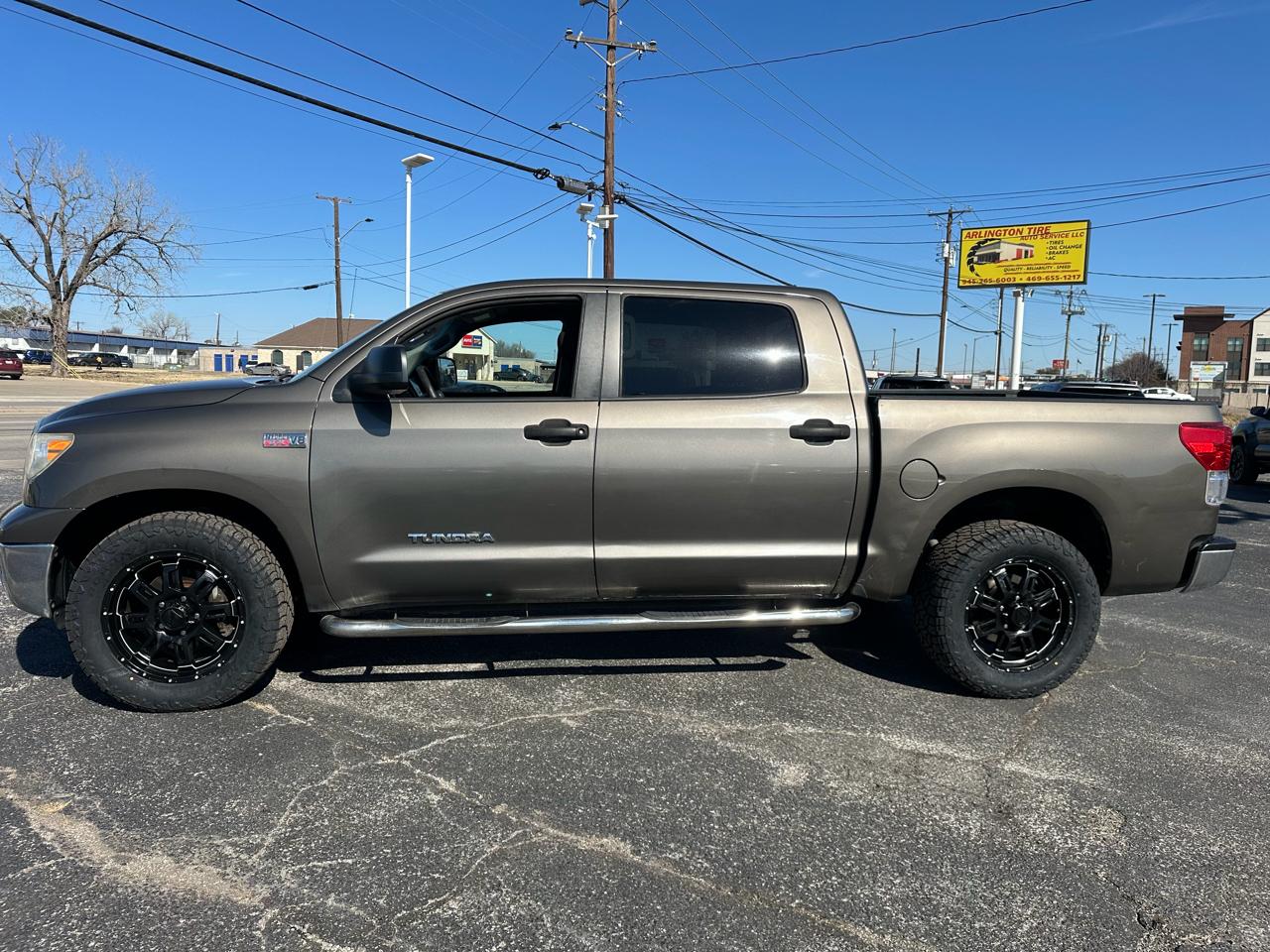 Toyota Tundra Tundra-Grade CrewMax 5.7L 2WD 2010