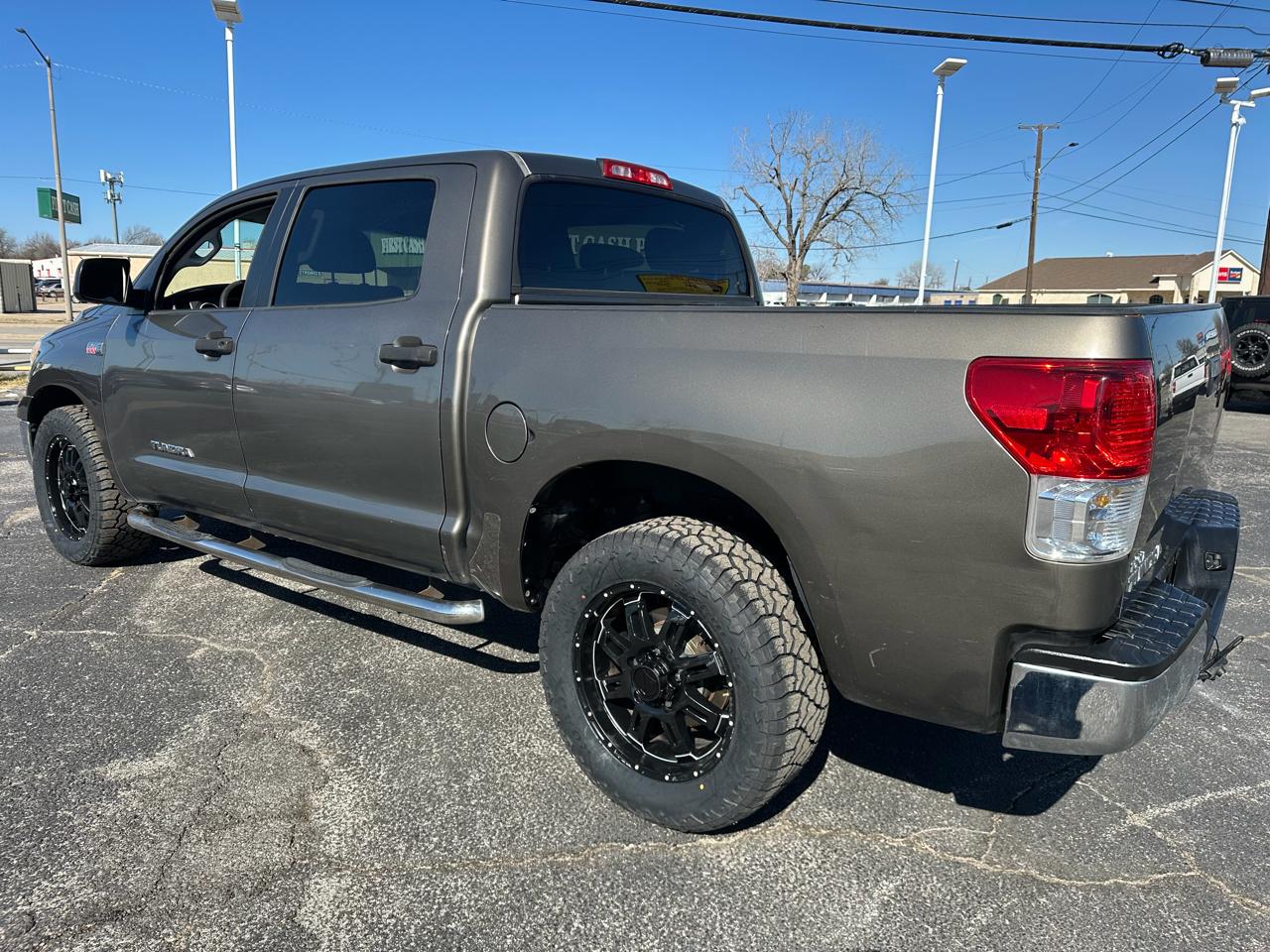 Toyota Tundra Tundra-Grade CrewMax 5.7L 2WD 2010