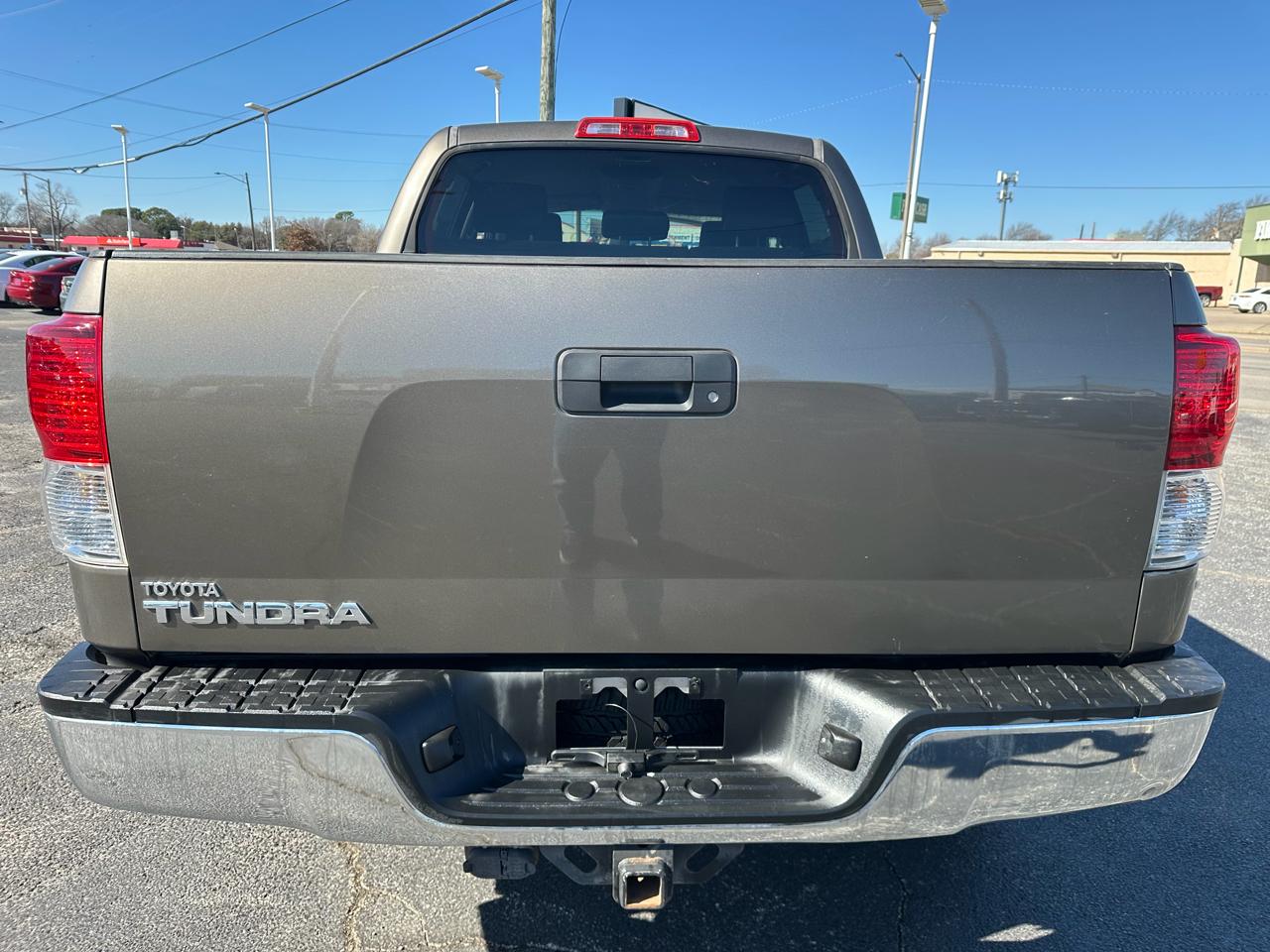 Toyota Tundra Tundra-Grade CrewMax 5.7L 2WD 2010