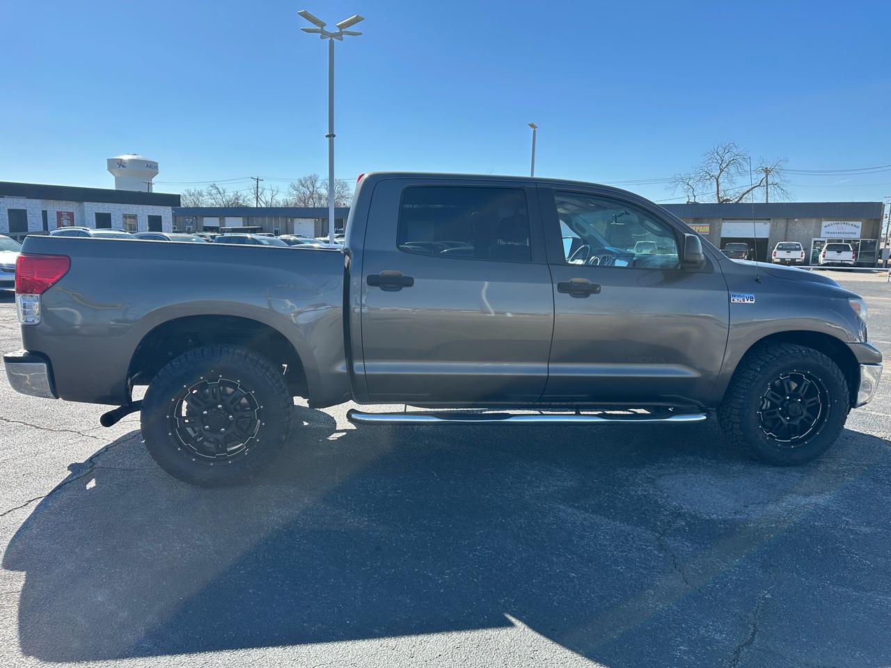 Toyota Tundra Tundra-Grade CrewMax 5.7L 2WD 2010